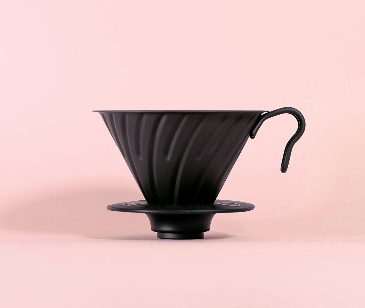V60 02 - METAL DRIPPER WITH SILICONE BASE, BLACK, HARIO